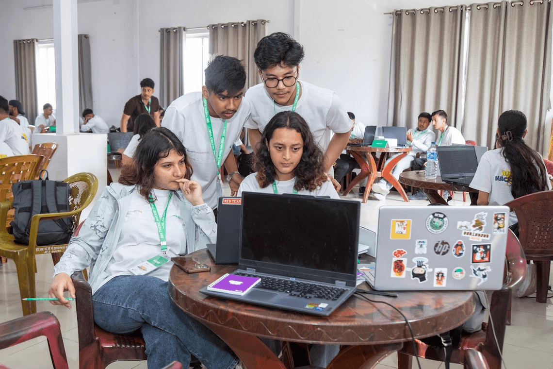 Group photo of Team SafaStack.